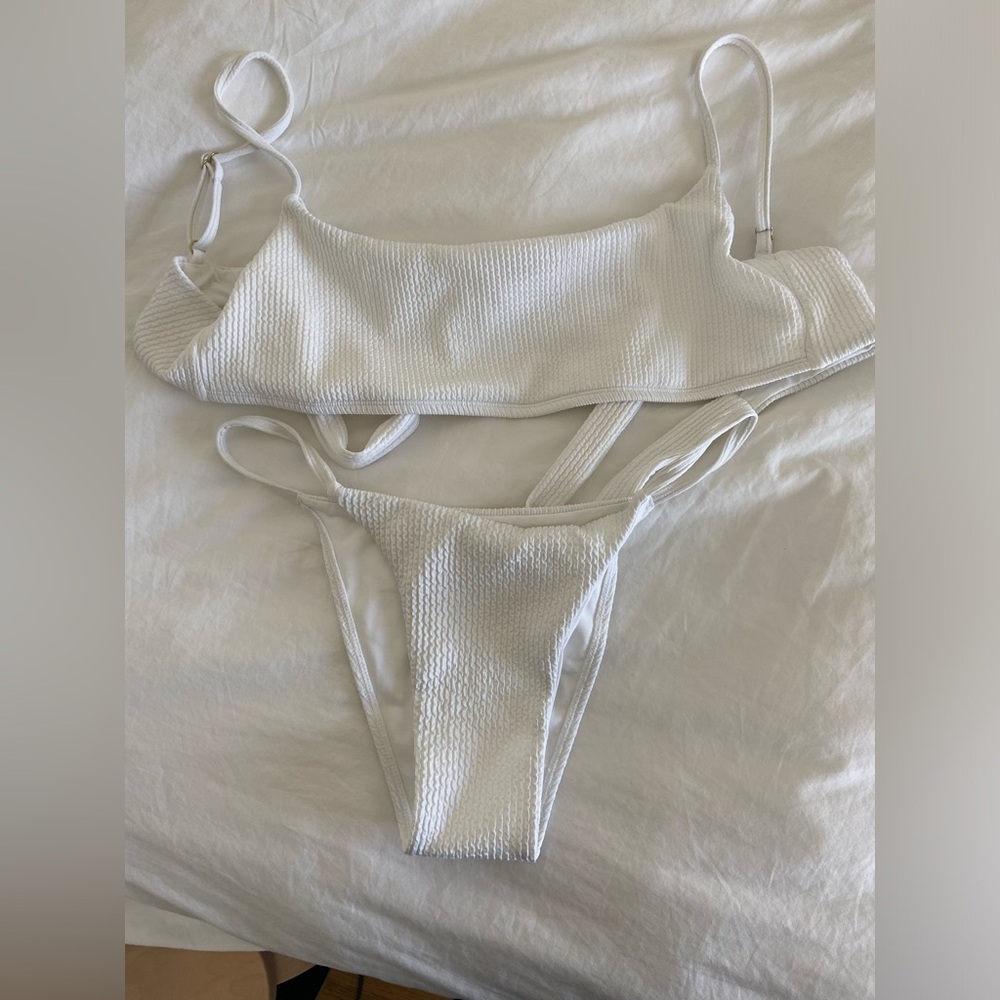 Monday Swimwear White bikini (v top/ l bottom)